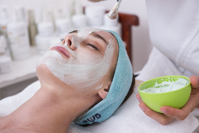 Comparison of HydraFacial treatment versus traditional facial treatments at Aspire Wellness DHA Karachi